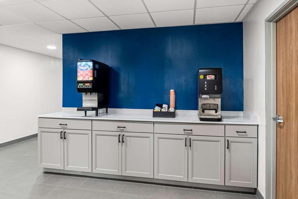 Suburban Studios Chester I-95 Restaurant foto